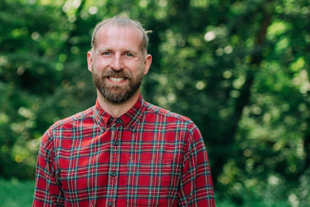 Sanderson Jones entrepreneur stand up comedian sales technology advertising marketing at agent Great British Speakers